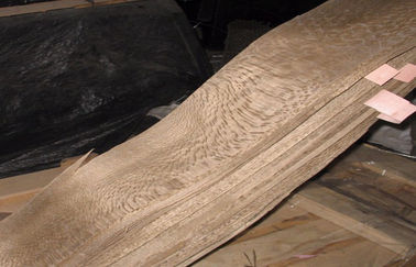 装飾のための染められた木製のベニヤ